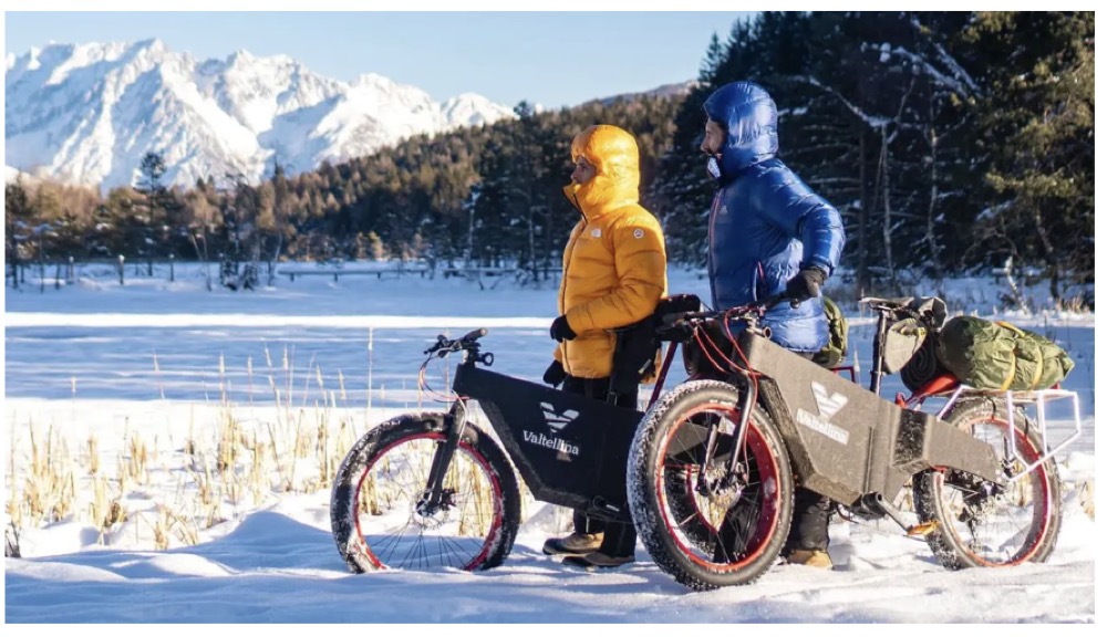 Alex Bellini e Ale Plona con le fatbike Impact nel paesaggio innevato dell'Alaska